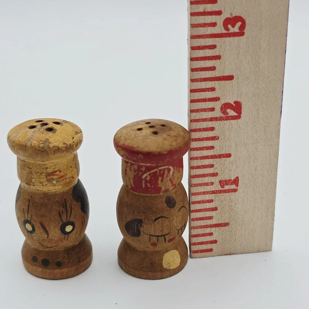 Vintage Wooden Figural Face Salt & Pepper Shakers Mini Hand Painted Pair‎ Decor